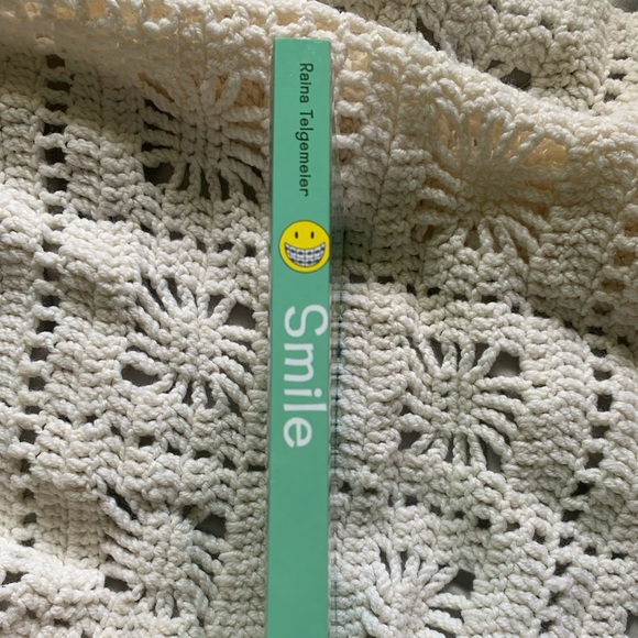 Smile by Raina Telgemeier | Paperback | Used Book: Like New Condition - Picture 2 of 2